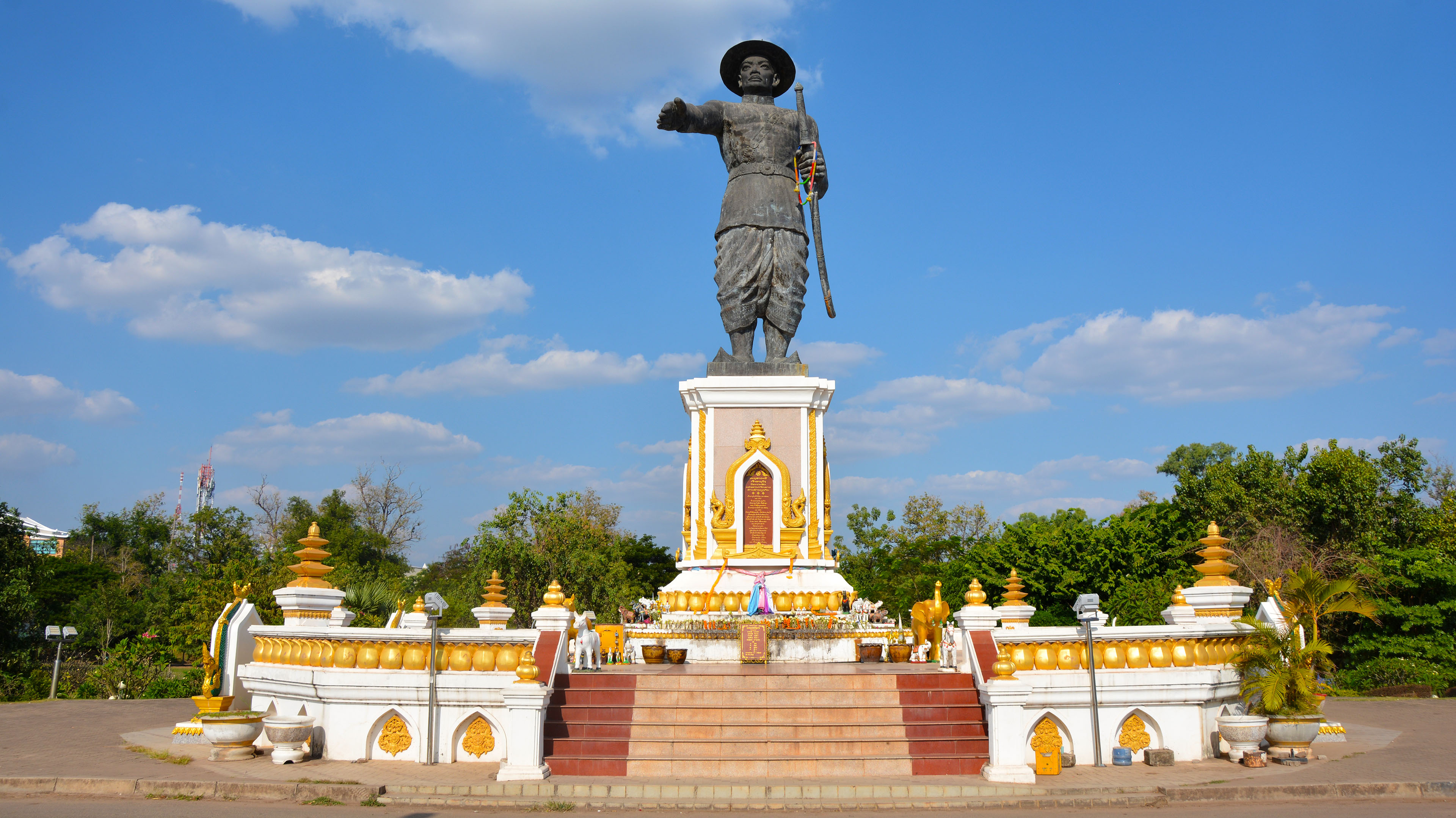 Chao Anouvong Statue