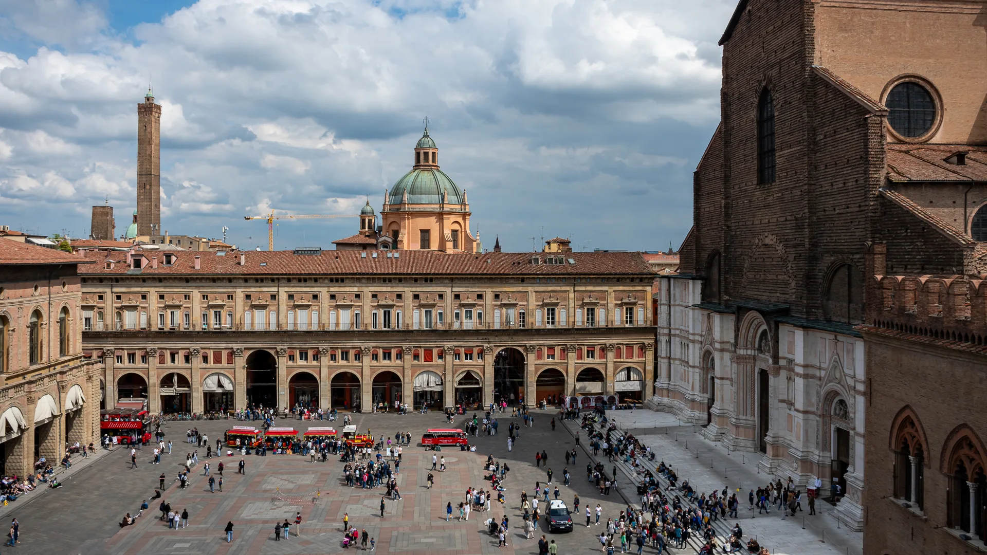 Piazza Maggiore, with the Two Towers (left) and Basilica di San Petronio (right)