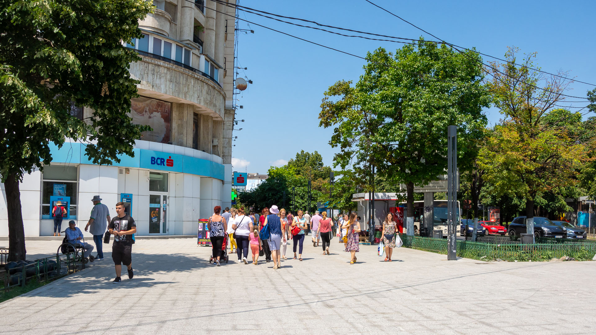 Splaiul Independentei on the Western side of the Square